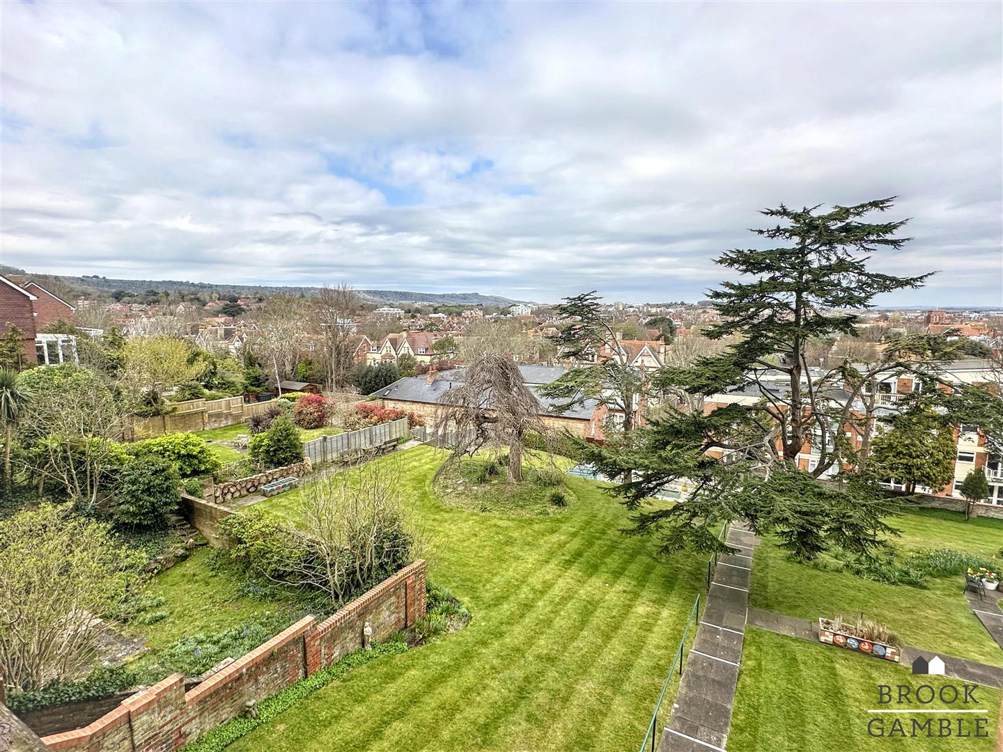 3 Bedroom Flat. St. Johns Road in Eastbourne,  2